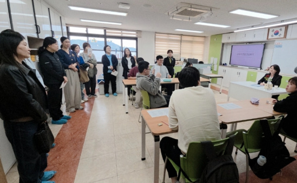 서산성봉학교는 지난 10월 30일 '꿈:로드-꿈으로 향하는 배움의 여정'을 주제로 한 2025학년도 고교학점제 설명회를 성황리에 개최했다고 밝혔다. / 서산교육지원청 제공