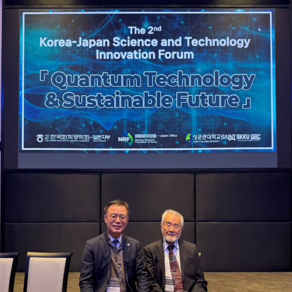 (왼쪽부터) 2016년 노벨상 수상자 오스미 요시노리 교수, 성균관대학교 유지범 총장