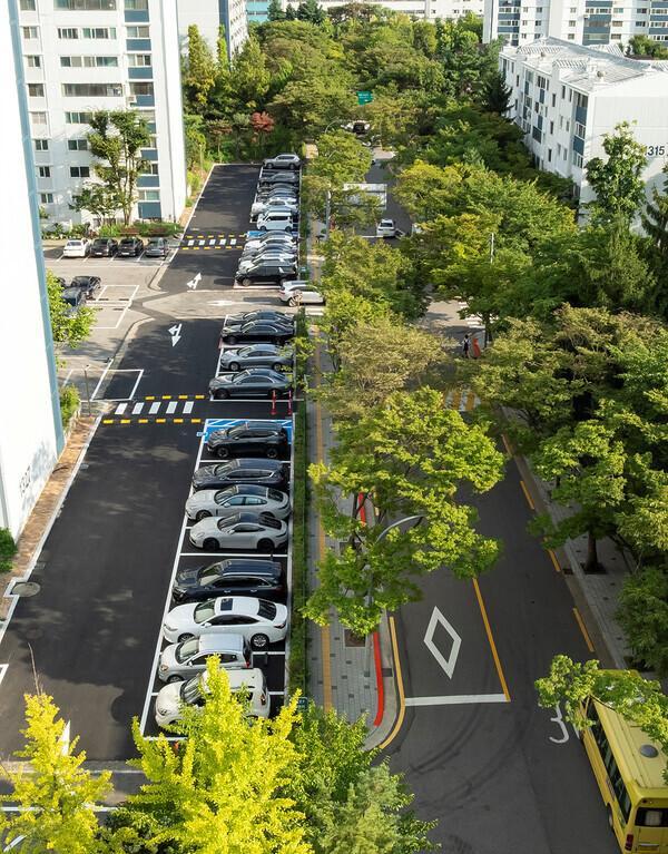 양천구 목동13단지 내 조성된 옥외주차장 전경. / 양천구청 제공