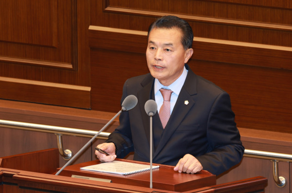 충북도의회는 지난 3일 정책복지위원회 소속의 박지헌 의원(청주4)이 제430회 정례회 제1차 본회의에서 5분 자유발언을 통해 "충청북도는 반려동물 복지를 선택이 아닌 의무로 실천해야 한다"고 강조했다. / 충북도의회 제공