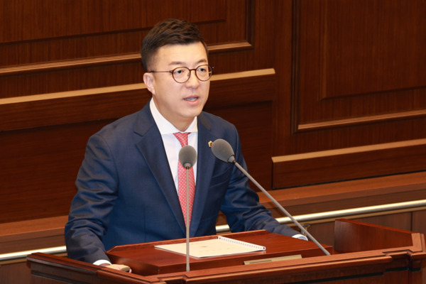 충북도의회는 지난 3일 건설환경소방위원회 소속의 이태훈 의원(괴산)이 제430회 정례회 제1차 본회의에서 5분 자유발언을 통해 "정부가 추진하는 '농어촌 기본소득 시범사업'에서 충북이 제외된 부당한 결정을 시정하라"고 강력히 촉구했다고 밝혔다. / 충북도의회 제공