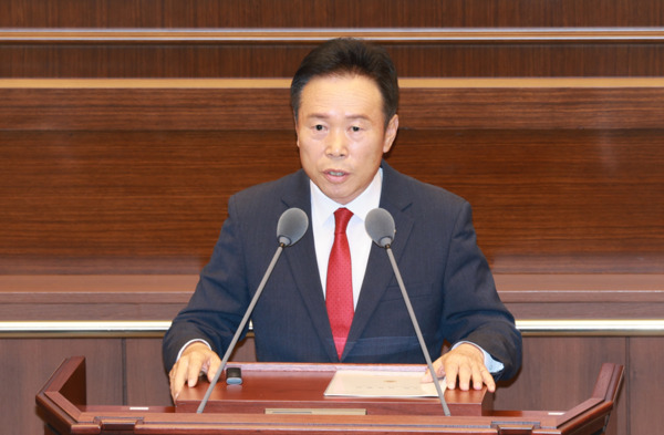 충북도의회는 지난 3일 건설환경소방위원회 소속의 황영호 의원(청주13)이 제430회 정례회 제1차 본회의에서 5분 자유발언을 통해 "현 정부 출범 이후 인사와 예산·주요 정책 결정 과정에서 충북이 지속적으로 소외되고 있다"고 강하게 비판했다. / 충북도의회 제공