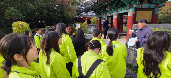 충남사회서비스원은 지난 3일부터 오는 6일까지 3박 4일간 ‘2025 백제역사탐방’을 추진한다고 밝혔다. / 충남사회서비스원 제공