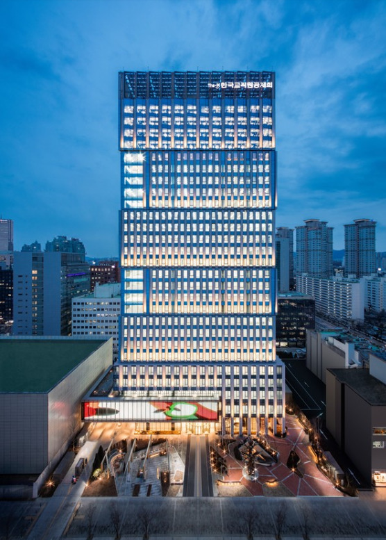 한국교직원공제회는 4일 9월말 기준 준비금전입전손익 4조 1,906억원·당기순이익 1조 9,086억원·준비금 적립률 116%을 기록하는 등 양호한 실적을 달성하며, 견고한 수익성과 안정적인 재무건전성을 입증했다고 밝혔다. / 뉴스티앤티 DB