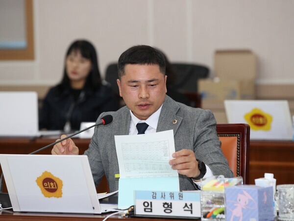 임형석 전남도의원이 전남교육청 행정사무감사에서 질의 하고 있다./전남도의회 제공