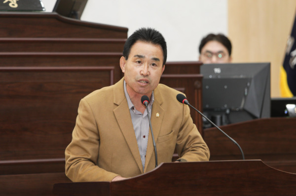 예산군의회는 지난 3일 이길원 의원이 제320회 임시회 제1차 본회의에서 '지역소멸을 부추기는 대학 통합은 교육 혁신이 아닙니다'를 주제로 5분 자유발언을 진행했다고 밝혔다. / 예산군의회 제공