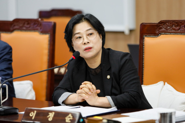 예산군의회는 5일 더불어민주당 이정순 의원이 대표 발의한 '예산군 도시가스 공급사업 보조금 지원 조례 전부개정조례안'이 제320회 임시회 제2차 본회의에서 원안 가결됐다고 밝혔다. / 예산군의회 제공