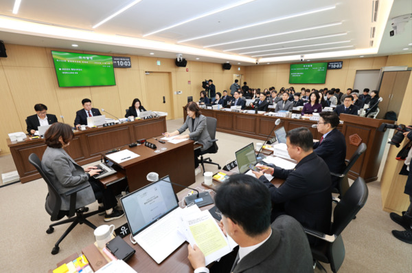 충북도의회 교육위원회는 5일 충북교육청의 주요 정책 및 사업에 대한 점검·확인을 위한 행정사무감사에 돌입했다고 밝혔다. / 충북도의회 제공