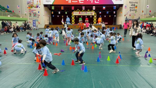 서산 성연유치원은 지난 10월 31일 서산시민체육관에서 유치원 전체 원아와 부모가 참여한 '2025 가족 사랑 한마음 운동회'를 개최했다고 밝혔다. / 서산교육지원청 제공