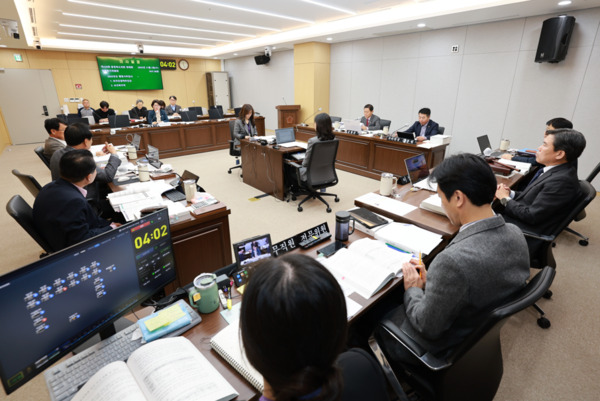 충북도의회 정책복지위원회는 5일 외국인정책추진단과 보건복지국을 대상으로 2025년도 행정사무감사를 실시했다고 밝혔다. / 충북도의회 제공