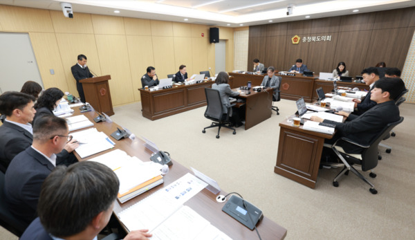충북도의회 행정문화위원회는 5일 대변인·감사관·자치연수원 및 자치경찰위원회에 대한 2025년도 행정사무감사를 실시했다고 밝혔다. / 충북도의회 제공