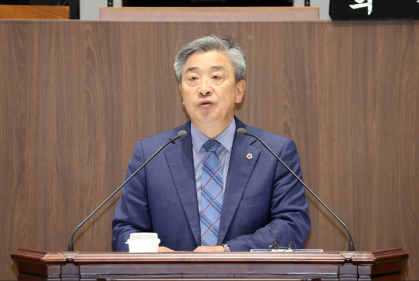 충남도의회는 5일 더불어민주당 전익현 의원이 제362회 정례회 제1차 본회의에서 5분 발언을 통해 충남 농어촌지역의 심각한 치안 공백 문제를 지적하며, 경찰 인력 확충과 자치경찰제도 개선을 통한 구조적 대책 마련을 강력히 촉구했다고 밝혔다. / 충남도의회 제공