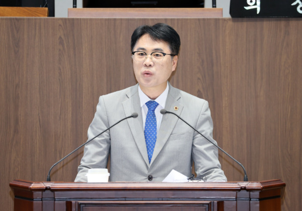 충남도의회는 5일 더불어민주당 정병인 의원이 제362회 정례회 제1차 본회의에서 5분 발언을 통해 충남의 아동학대 대응 체계의 실질적 강화를 강조했다고 밝혔다. / 충남도의회 제공