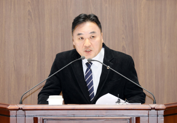 충남도의회는 5일 국민의힘 박정수 의원이 제362회 정례회 제1차 본회의에서 5분 발언을 통해 급격한 고령화에 대응하고 돌봄서비스의 질을 높이기 위해 '충남형 우수 요양보호사교육기관 지정제' 도입을 주장했다고 밝혔다. / 충남도의회 제공