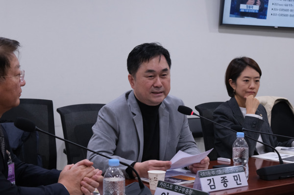 무소속 김종민 의원은 5일 한국 첨단산업 인재확보의 전략을 모색하는 '첨단산업 인재확보, 대한민국의 길' 국회 토론회를 성황리에 개최한 가운데, 토론회를 주관한 김종민 의원이 발언하고 있다. / 김종민 의원 제공