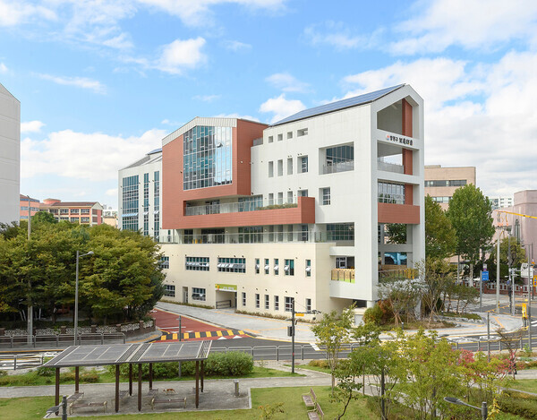 양천구 목동남로에 새로 들어선 ‘양천구 보육타운’ 전경. / 양천구청 제공