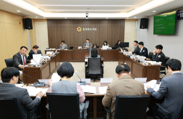 충북도의회 행정문화위원회는 6일 충청북도역사문화연구원과 충북문화재단을 대상으로 2025년도 행정사무감사를 실시했다고 밝혔다. / 충북도의회 제공