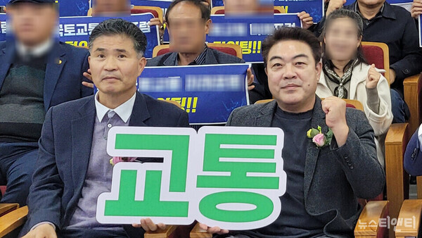 이원택 국회의원과 배우 이원종 (2025 11 04) / 뉴스티앤티 ⓒ조주연 기자