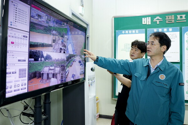 강매배수펌프장 현장점검 중인 이동환 시장 / 고양시