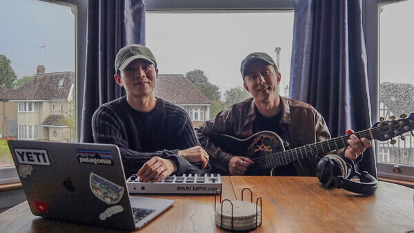 사진 = 한국인 작곡가 이언 정과 우크라이나 보컬 알렉스 빌야크