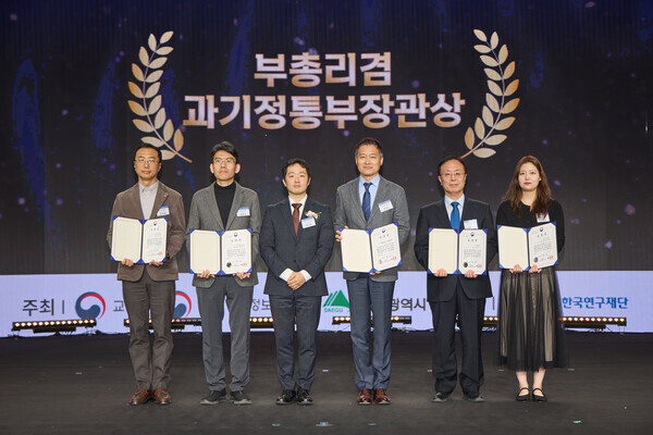 (우측에서 세 번째) 한양대 강영종 산학협력단장 (사진제공 = 산학협력EXPO 운영사무국)