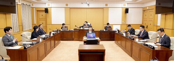 대전시의회 인사청문특별위원회는 특위는 7일 제2차 회의를 열고, 이광축 대전교통공사 사장 임명후보자에 대한 인사청문 경과보고서를 ‘적격’ 의견으로 채택했다. / 대전시의회 제공