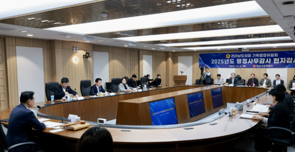 전라남도의회 기획행정위원회(위원장 강문성)는 지난 6일 위원회는 순천에 위치한 전라남도 동부지역본부를 방문해 여순사건지원단을 대상으로 현지감사 모습/전남도의회 제공