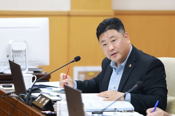 방진영(더불어민주당, 유성구2) 대전시의원이 대전과학산업진흥원이 추진 중인 '과학기술 투자사업 성과진단 및 조사·분석 용역사업'의 부실 운영 실태를 질타했다. / 대전시의회 제공