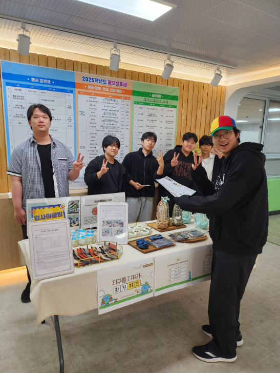 청주하이텍고등학교는 7일과 오는 20일 학생들의 창의성과 실무 기술 향상을 위해 2025 현장 직무 능력 향상을 위한 프로젝트 학습 전시회 및 발표회를 개최한다고 밝혔다. / 충북교육청 제공