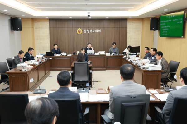 충북도의회 정책복지위원회는 7일 보건환경연구원을 비롯하여 충북연구원·충북여성재단을 대상으로 2025년도 행정사무감사를 실시했다고 밝혔다. / 충북도의회 제공