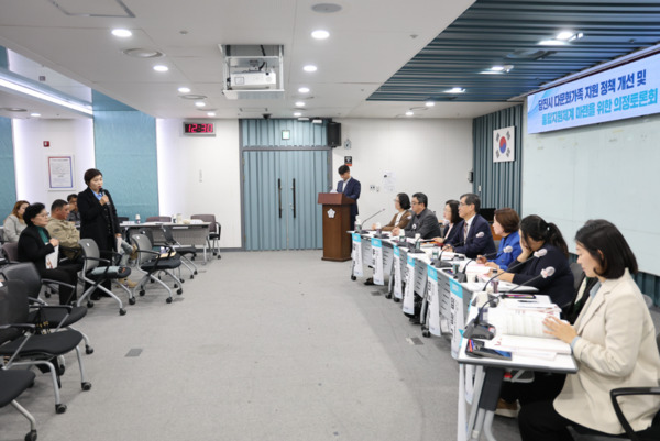 당진시의회는 7일 당진시청 2층 중회의실에서 '당진시 다문화가족 지원정책 개선 및 통합지원체계 마련을 위한 의정토론회'를 개최했다고 밝혔다. / 당진시의회 제공