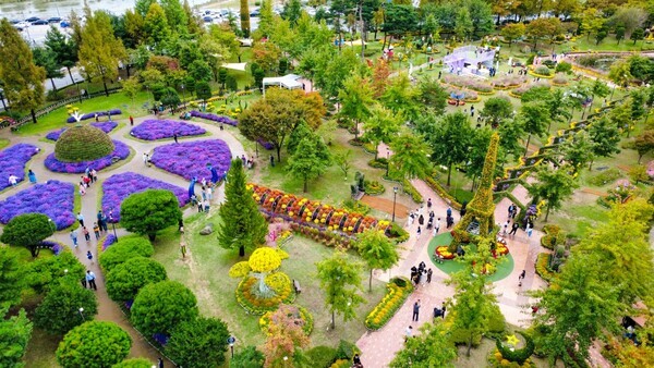 지난 10월 18일부터 11월 9일까지 유림공원 일원에서 열린 ‘2025 유성국화축제’가 성황리에 막을 내렸다. / 대전 유성구 제공
