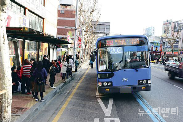 시민의 혈세로 매년 수천억 원을 지원하는 대전시 시내버스 준공영제가 공공성 논란에 휩싸였다. / 사진 : 뉴스티앤티 DB