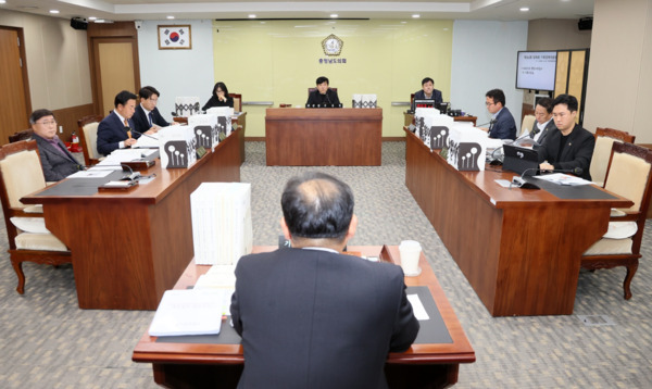 충남도의회 기획경제위원회는 10일 기획조정실에 대한 2025년도 행정사무감사를 실시했다고 밝혔다. / 충남도의회 제공