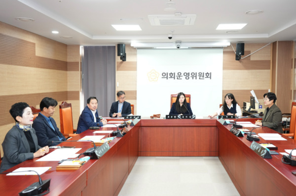아산시의회 의회운영위원회는 10일 의회동 5층 의회운영위원회 회의실에서 제263회 제2차 정례회 의사일정을 협의·확정했다고 밝혔다. / 아산시의회 제공
