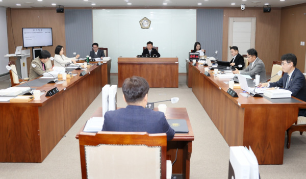 충남도의회 보건복지환경위원회는 10일 인구전략국에 대한 2025년도 행정사무감사를 실시했다고 밝혔다. / 충남도의회 제공