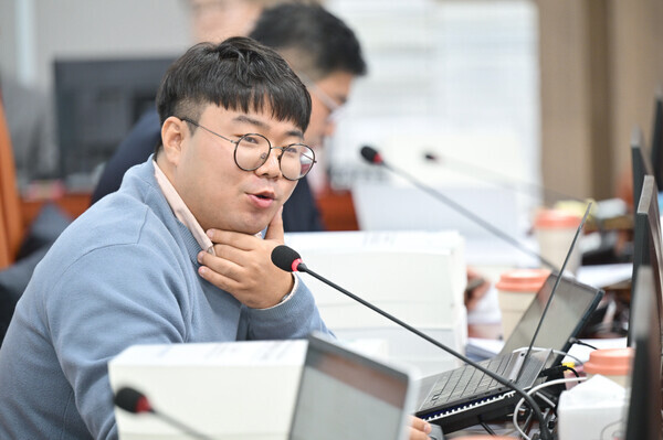 유호준 경기도의원이 질의하고 있다. / 경기도의회 제공