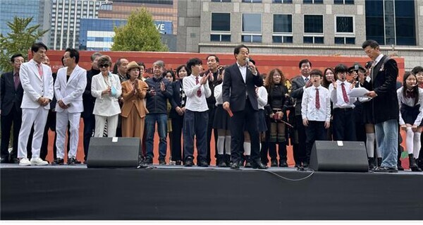 사진 = 제1회 용산구 K-트로트 페스티벌 개막선언식에 참석한 김용호 추진위원장(서울시의원)이 인사말을 하고 있다.