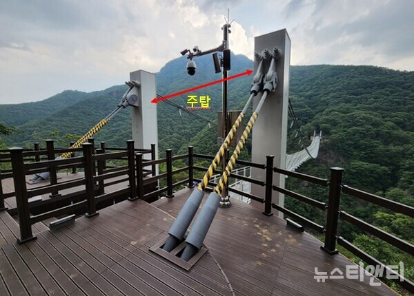 전북 진안군 운일암반일암 구름다리. 좌우에 9m 높이의 주탑이 설치돼 있으며, 13.5m 깊이 영구 앵커리지를 병행한 대표적 안전 시공 사례 / 뉴스티앤티