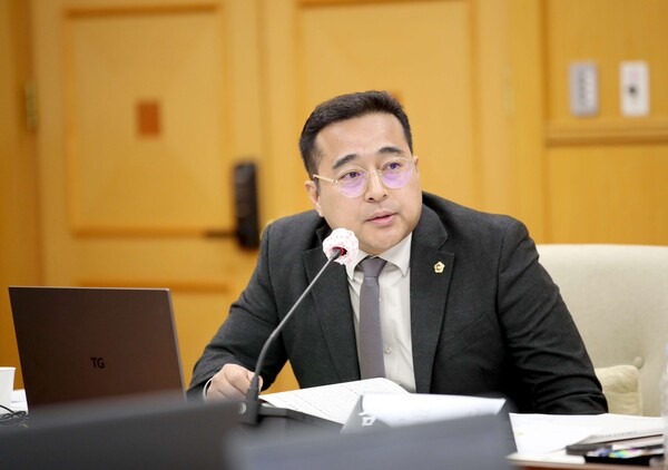 김영삼(국민의힘, 서구2) 대전시의원이 자영업 경영컨설팅 지원 사업인 '자영업 닥터제'의 부진한 집행률을 지적하고, 지속 가능한 정책으로 설계할 것을 주문했다.