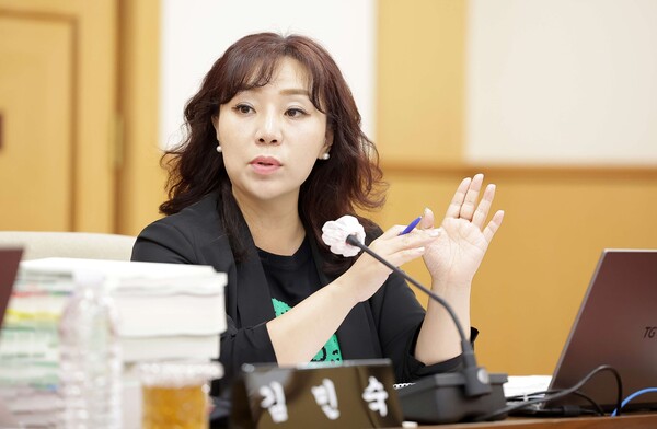 김민숙(더불어민주당, 비례) 대전시의원이 교육청 공무원의 직위·소속에 따라 징계 수위가 달라지는 점을 지적하고 나섰다.