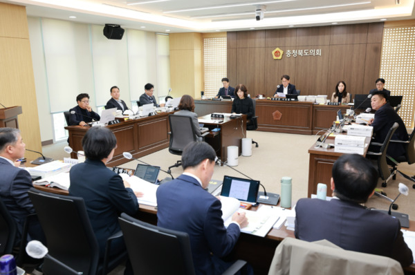 충북도의회 교육위원회는 11일 자연과학교육원 등 12개 직속기관을 끝으로 2025년도 행정사무감사를 마무리했다고 밝혔다. / 충북도의회 제공
