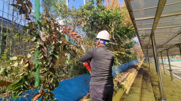 서산교육지원청 학교지원센터는 지난 8일부터 9일까지 2일간 관내 학교의 안전하고 쾌적한 교육환경 조성을 위해 서산초등학교 화단 정비 작업을 실시했다고 밝혔다. / 서산교육지원청 제공