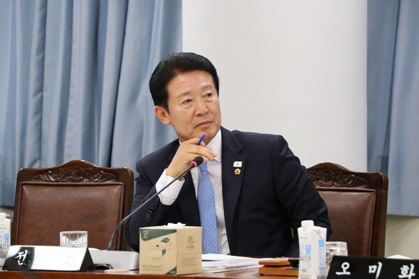 전라남도의회 제395회 제2차 정례회 기획행정위원회 소관 행정사무감사에서 전경선 의원이 집행부를 향해 질의를 하고 있다./전남도의회 제공