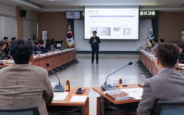 대전 대덕구는 12일 근로자의 안전하고 건강한 근무환경 조성을 위해 '2025 위험성평가 용역 최종보고회'를 개최했다고 밝혔다. / 대덕구 제공