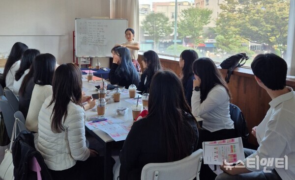 맞춤형 취업 지원 특화 프로그램 운영 모습 / 한남대학교 제공