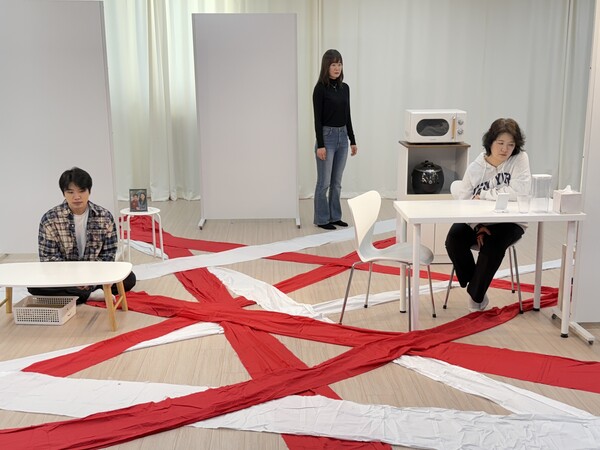 연극_'닫힌문'_연습사진