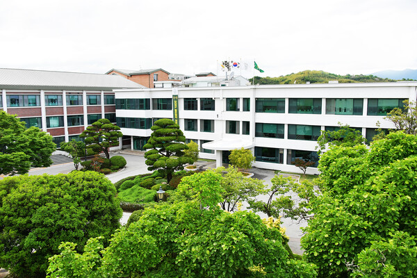 담양군청사 전경