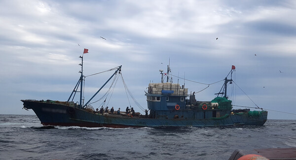 나포된 중국어선/목포해경 제공