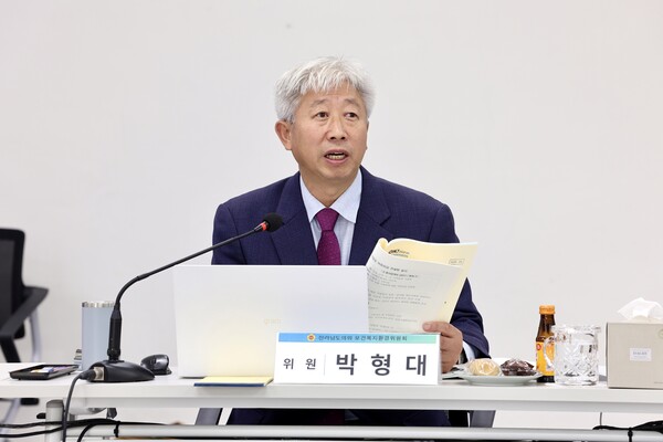 박형대 의원(진보당·장흥1)이 지난 12일 열린 전남도 환경산림국 행정사무감사에서 질의하고 있다./전남도의회 제공